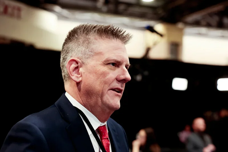 Brian Hughes: “Solo con Trump la pace è possibile”