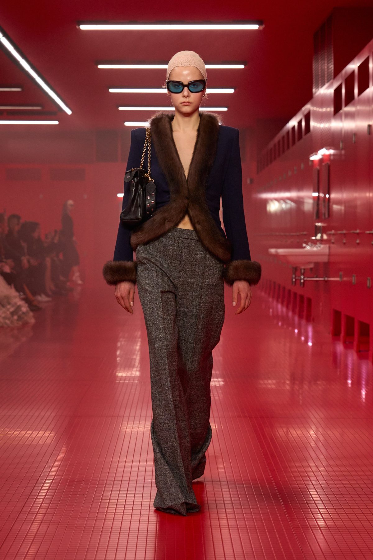 Galleria foto 'Paris Fashion Week: Valentino sfila in una toilette pubblica' - foto 8