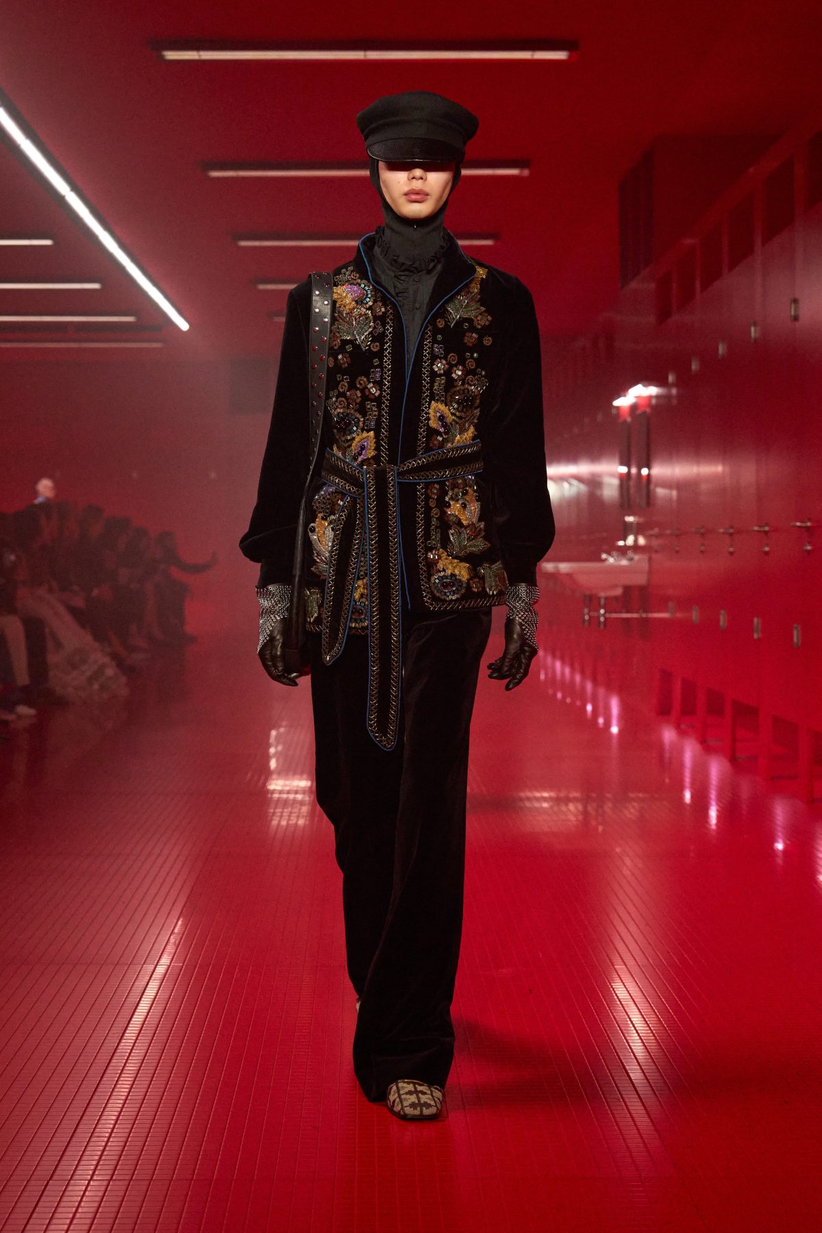 Galleria foto 'Paris Fashion Week: Valentino sfila in una toilette pubblica' - foto 5