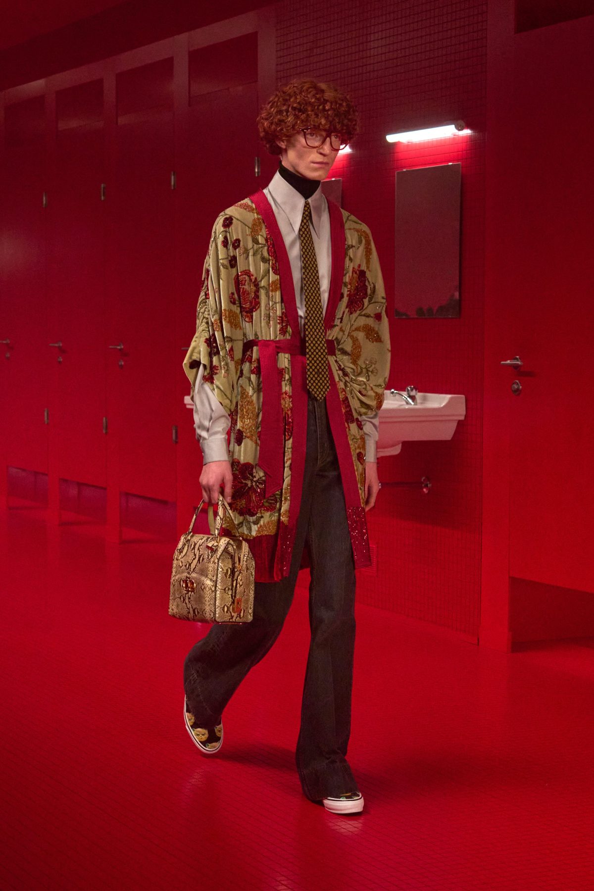 Galleria foto 'Paris Fashion Week: Valentino sfila in una toilette pubblica' - foto 11