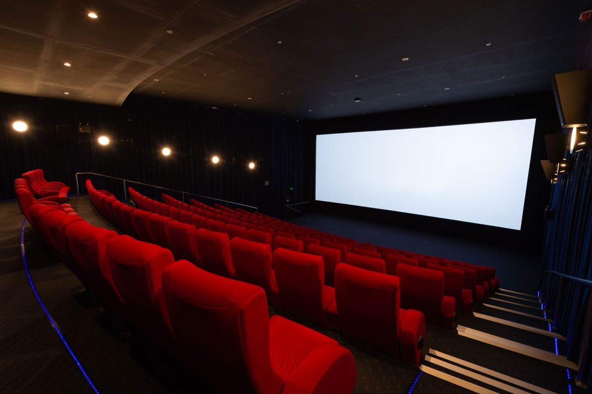 Il cinema va male? Per l’intellighenzia è sempre colpa della Meloni