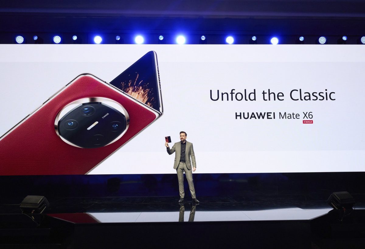 Galleria foto 'Huawei Mate X6, lo smartphone gigante in tutti i sensi' - foto 7