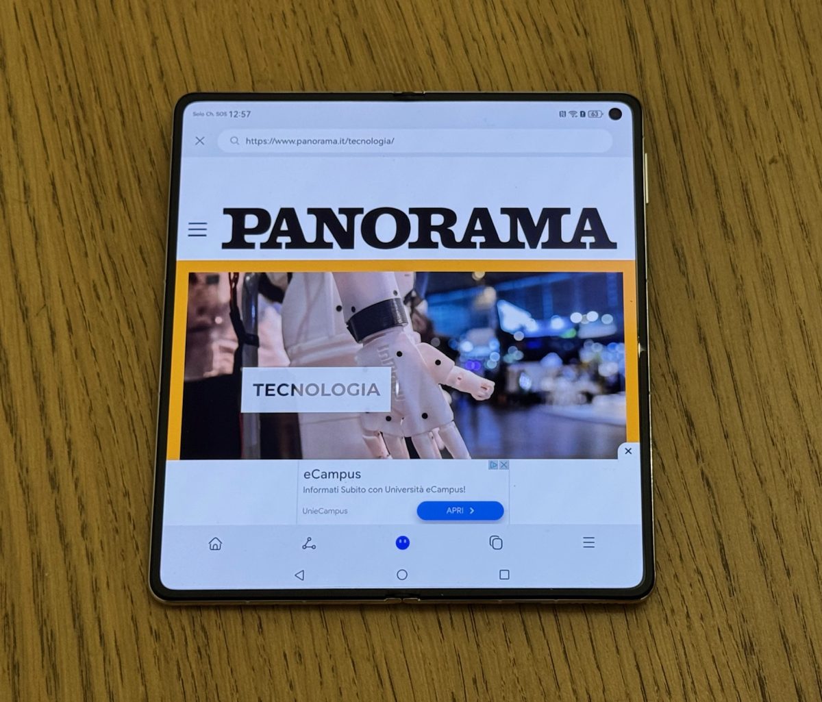 Galleria foto 'Huawei Mate X6, lo smartphone gigante in tutti i sensi' - foto 5