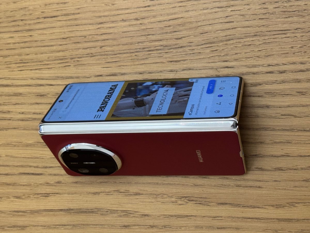 Galleria foto 'Huawei Mate X6, lo smartphone gigante in tutti i sensi' - foto 4