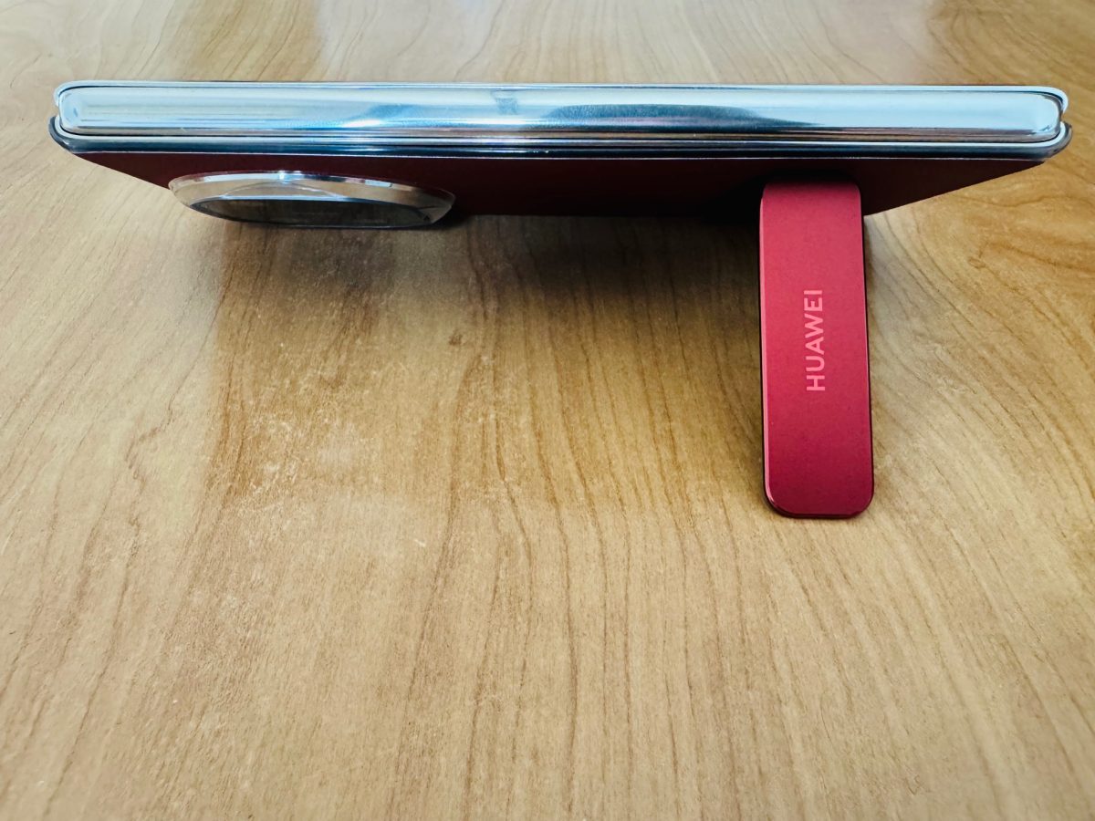 Galleria foto 'Huawei Mate X6, lo smartphone gigante in tutti i sensi' - foto 2