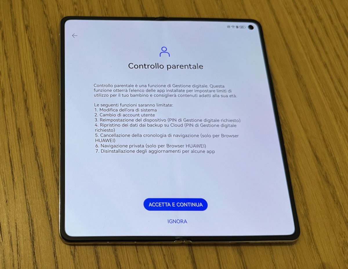 Galleria foto 'Huawei Mate X6, lo smartphone gigante in tutti i sensi' - foto 12