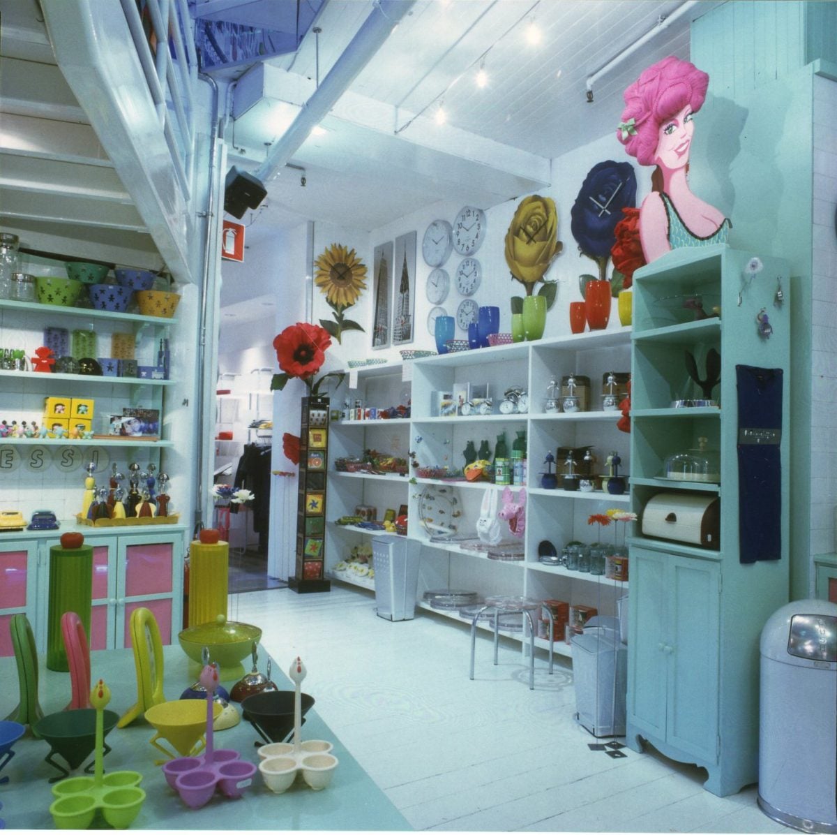 Galleria foto 'Fiorucci torna in San Babila con un pop-up virtuale: l’omaggio alla storica boutique di Milano' - foto 6