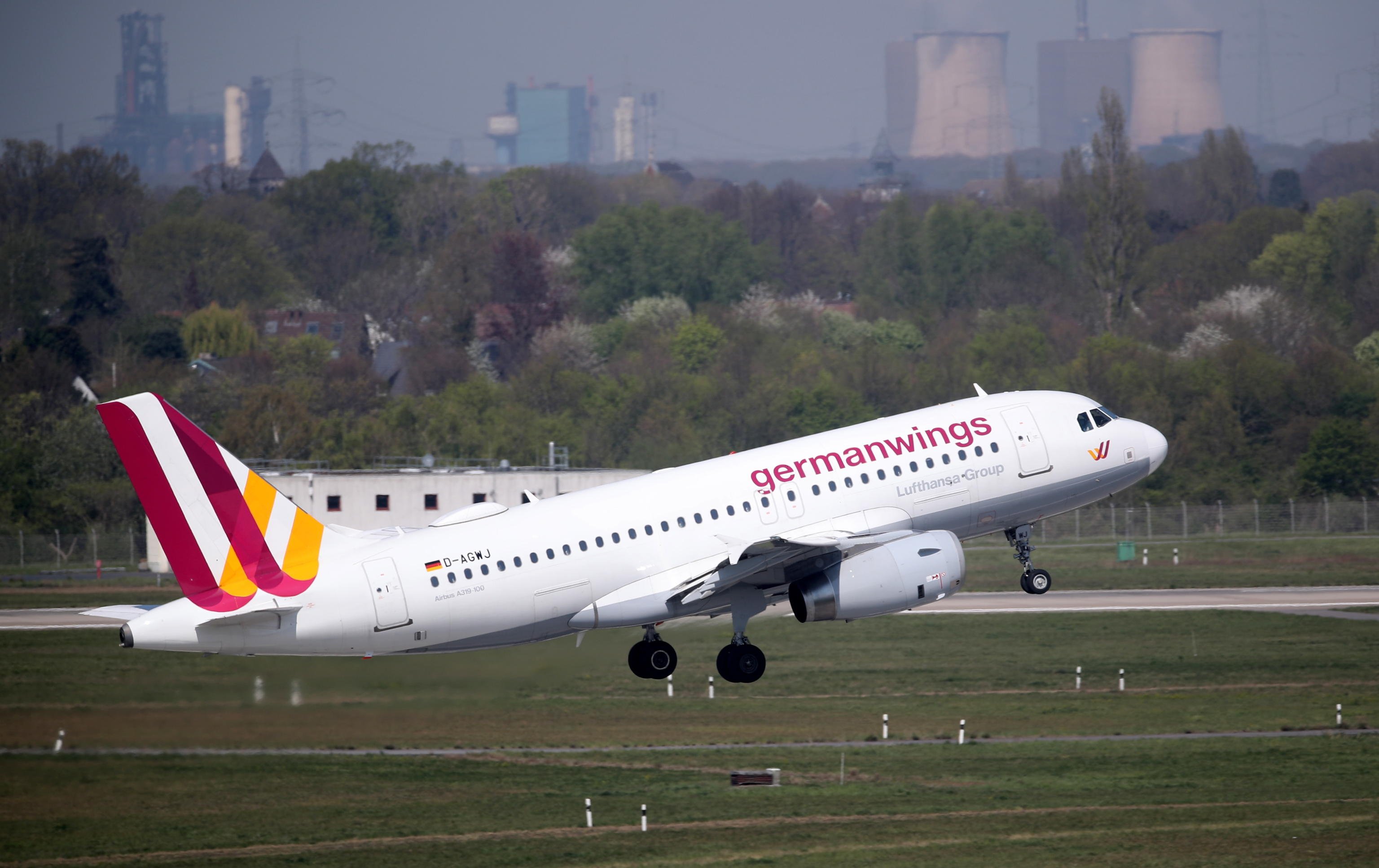 Airbus Germanwings, dieci anni fa il disastro aereo: il suicidio del pilota che portò con sé 150 passeggeri