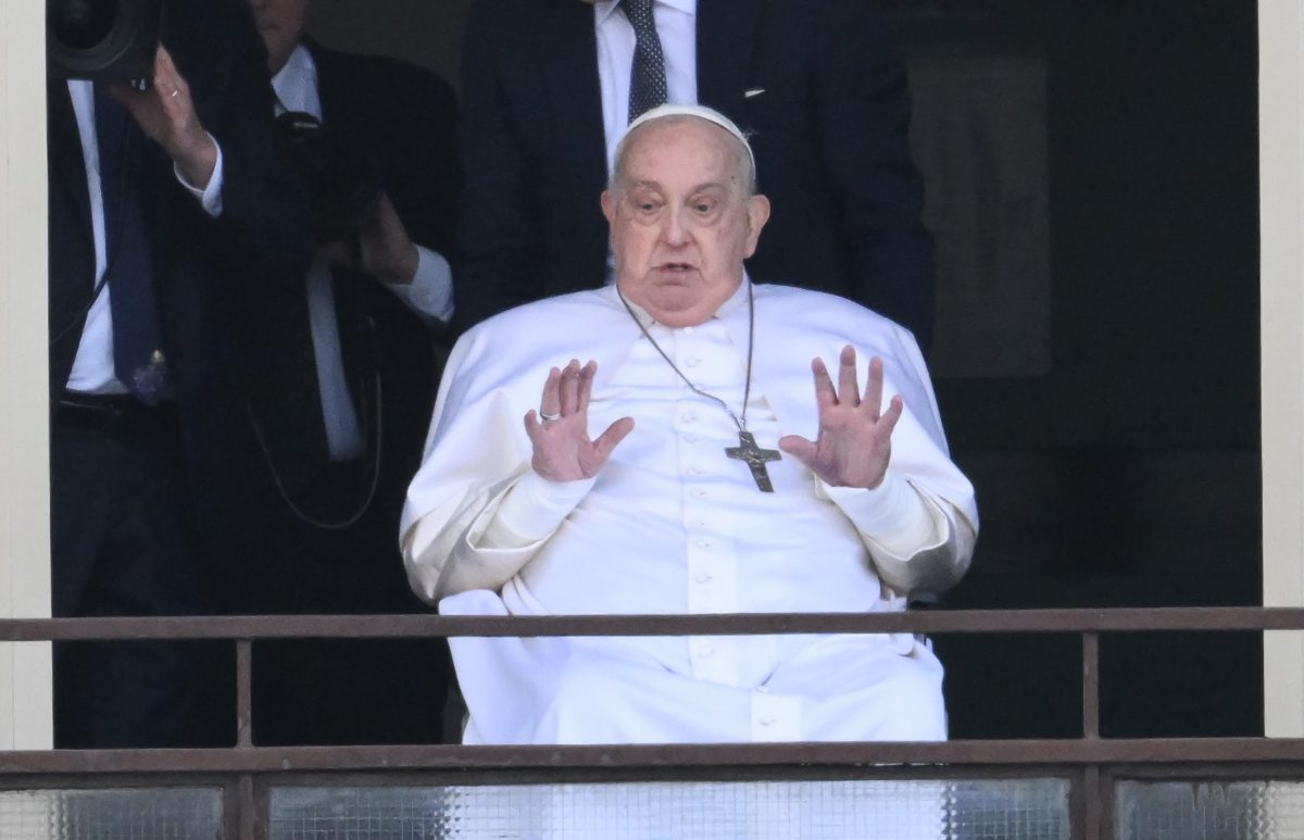 Galleria foto 'Papa Francesco saluta i fedeli e torna in Vaticano. Ecco le foto' - foto 5