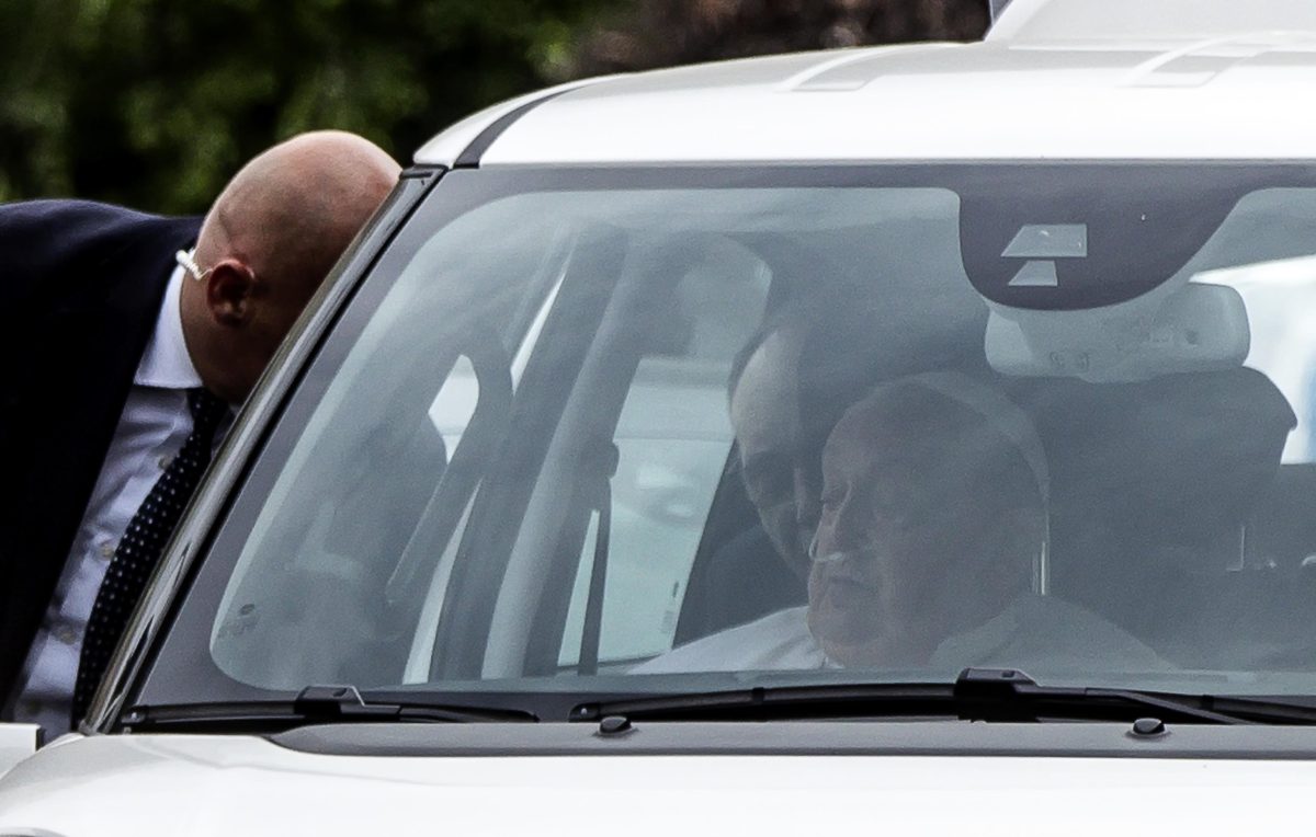 Galleria foto 'Papa Francesco saluta i fedeli e torna in Vaticano. Ecco le foto' - foto 7