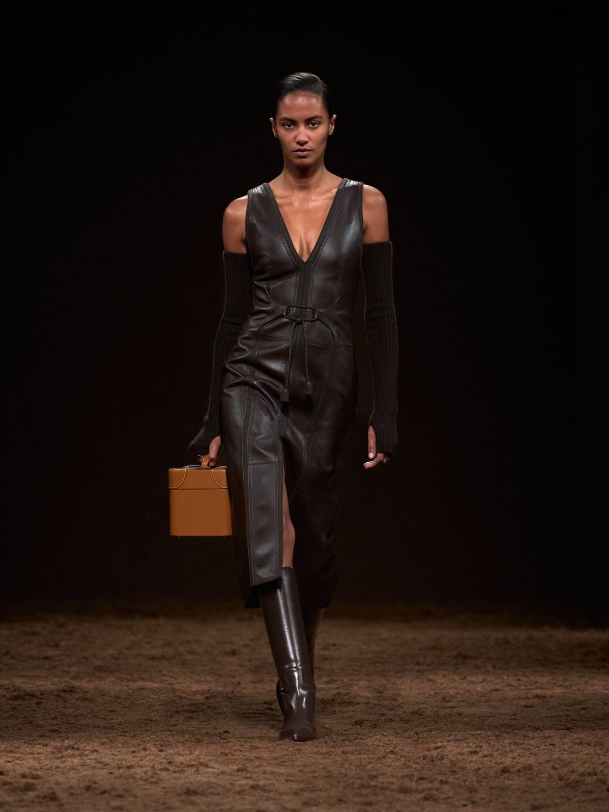 Galleria foto 'Paris Fashion Week: Hermes, tra minimalismo e artigianato di lusso' - foto 4