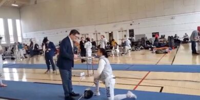 Si rifiuta di combattere contro l’avversaria transgender: schermitrice squalificata