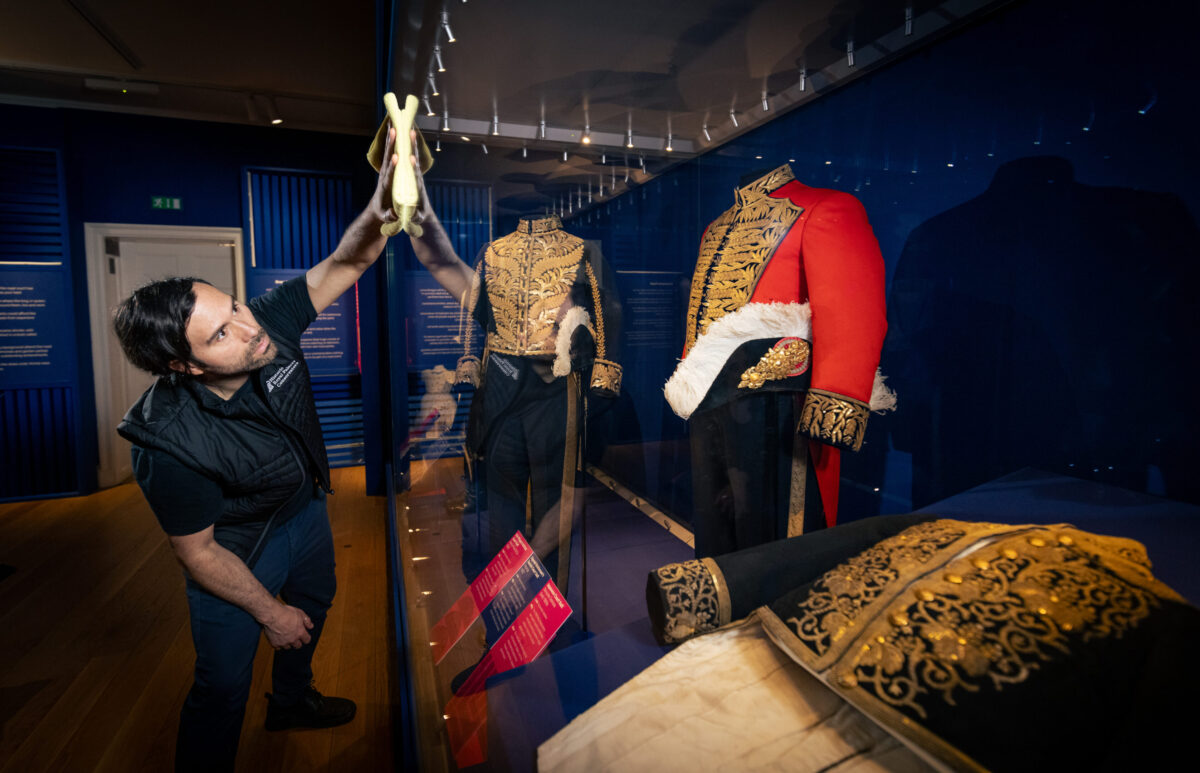 A Kensington Palace una mostra racconta cinque secoli di moda reale