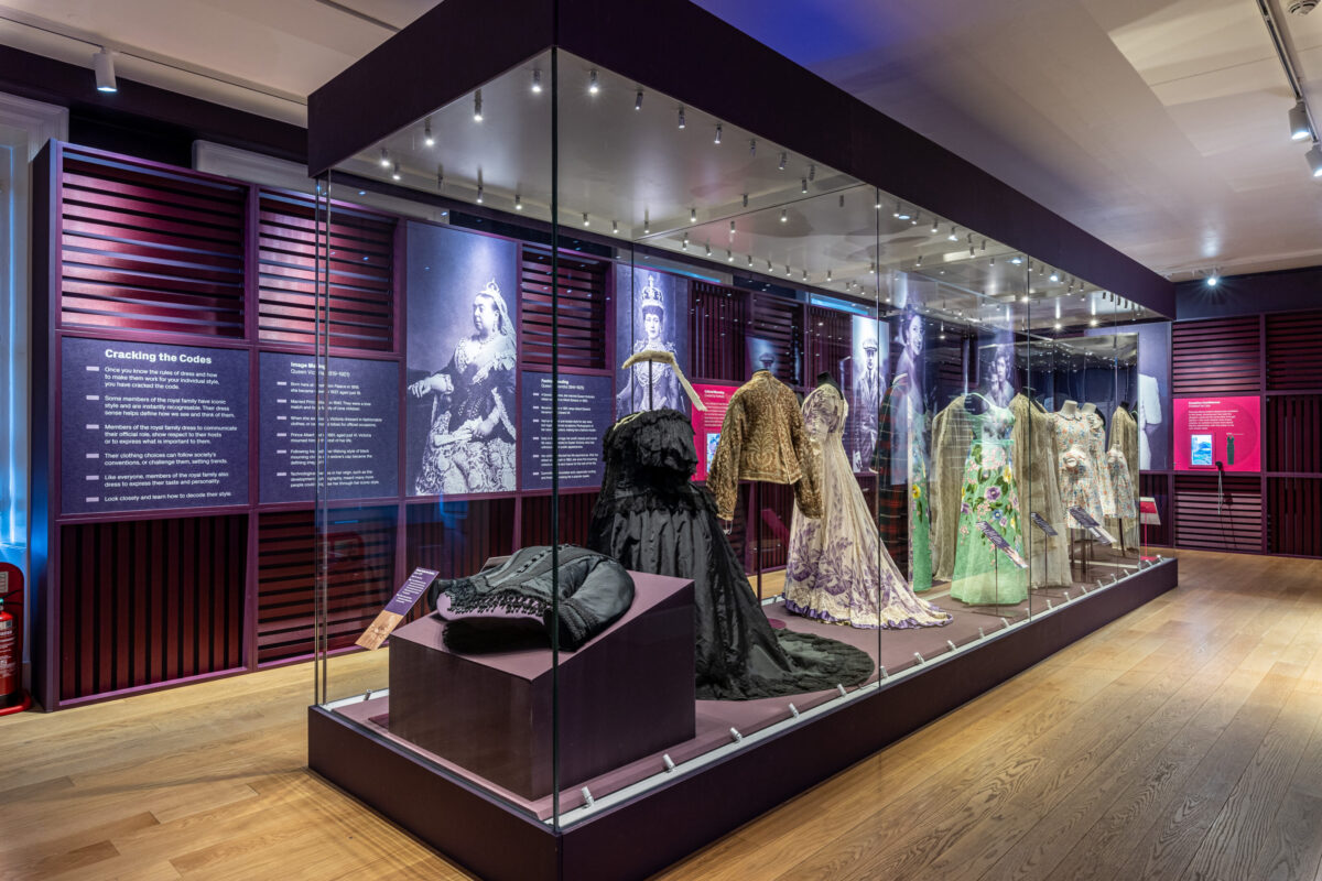 A Kensington Palace una mostra racconta cinque secoli di moda reale