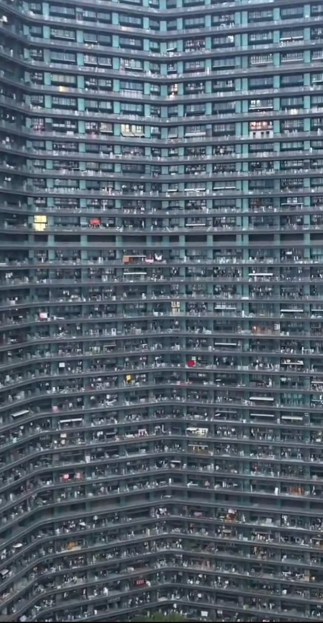 Vivere senza uscire di casa: dentro il maxi-condominio cinese grande come una città