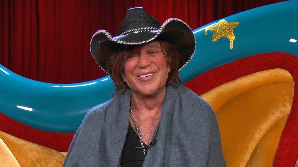 Mickey Rourke, cacciato dal Grande Fratello UK dopo appena 6 giorni: cosa è successo
