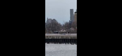 Elicottero precipita nell’Hudson a New York, 6 morti: il video della tragedia