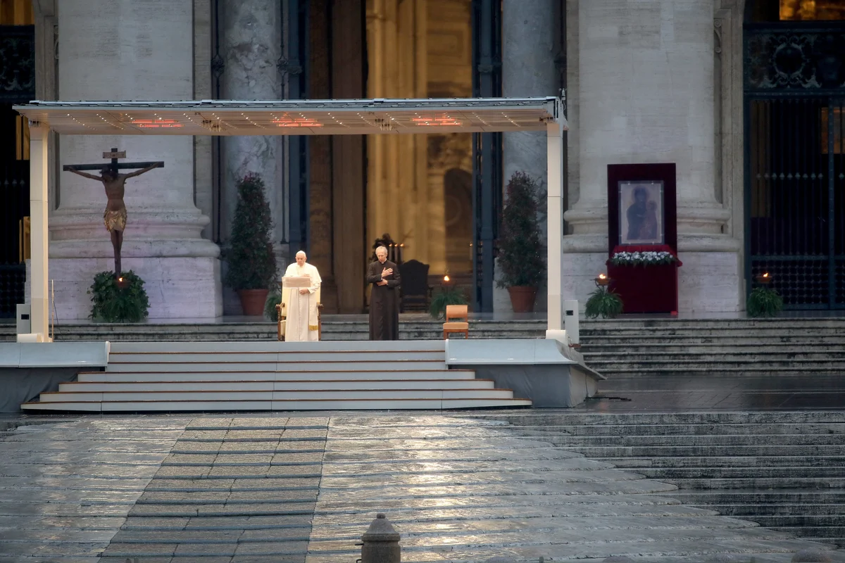 Papa Francesco, il pontificato segnato dalla pandemia e dall’ombra dell’«emerito» Ratzinger Papa Francesco, il pontificato segnato dalla pandemia e dall’ombra dell’«emerito» Ratzinger