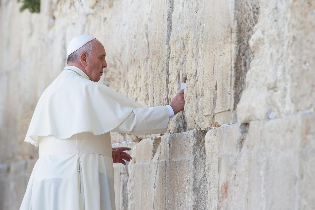 Papa Francesco, le foto dei suoi viaggi nel mondo