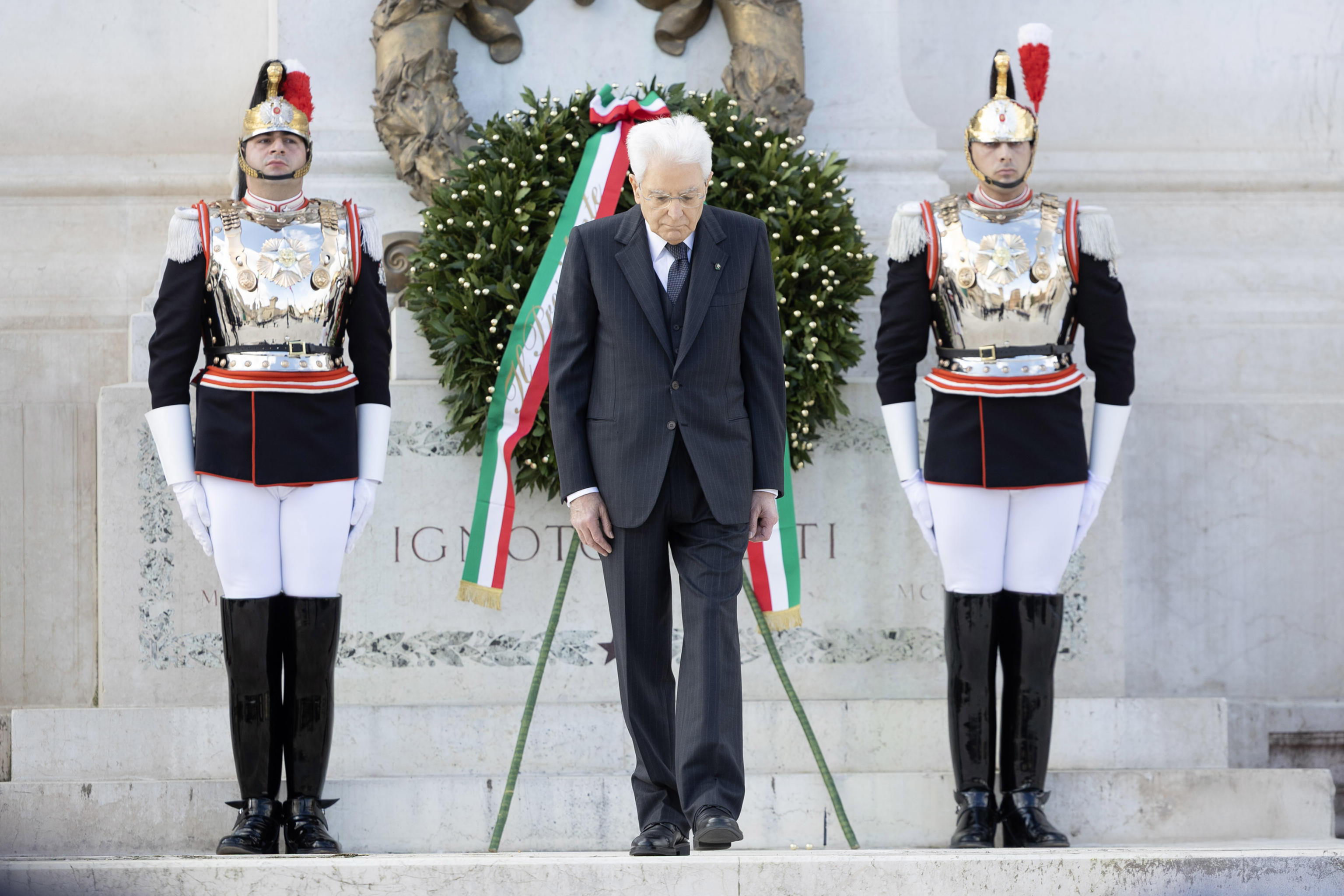 25 aprile, Mattarella tra Roma e Genova. Tensioni nei cortei. Tragedia a Lanciano
