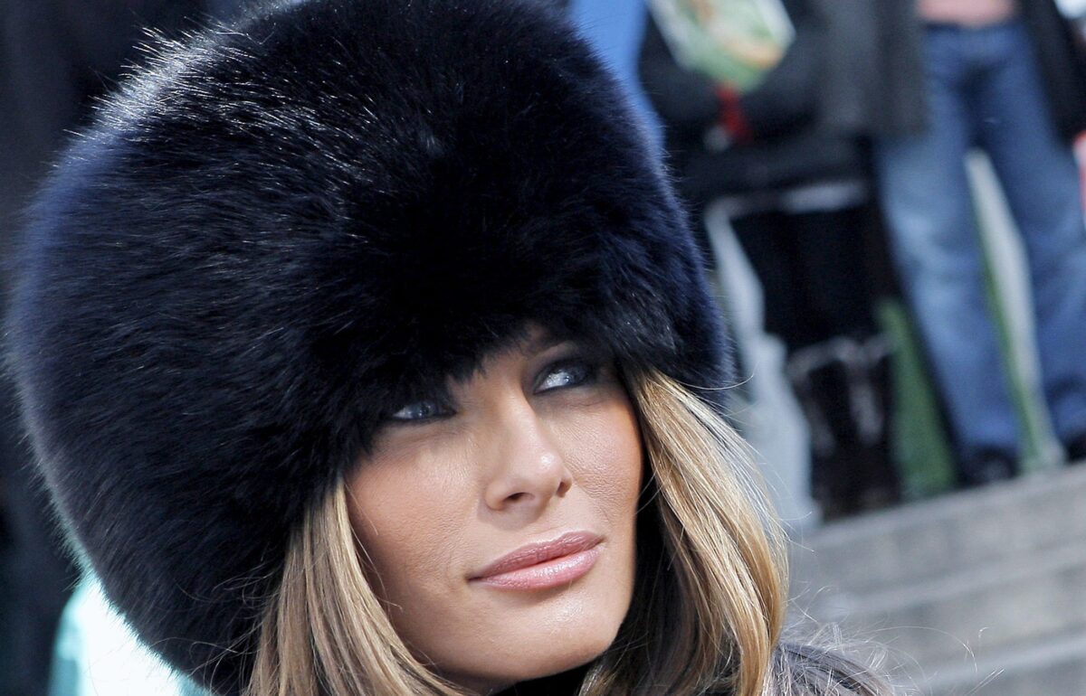 Melania Trump compie 55 anni nel giorno del funerale di Papa Francesco