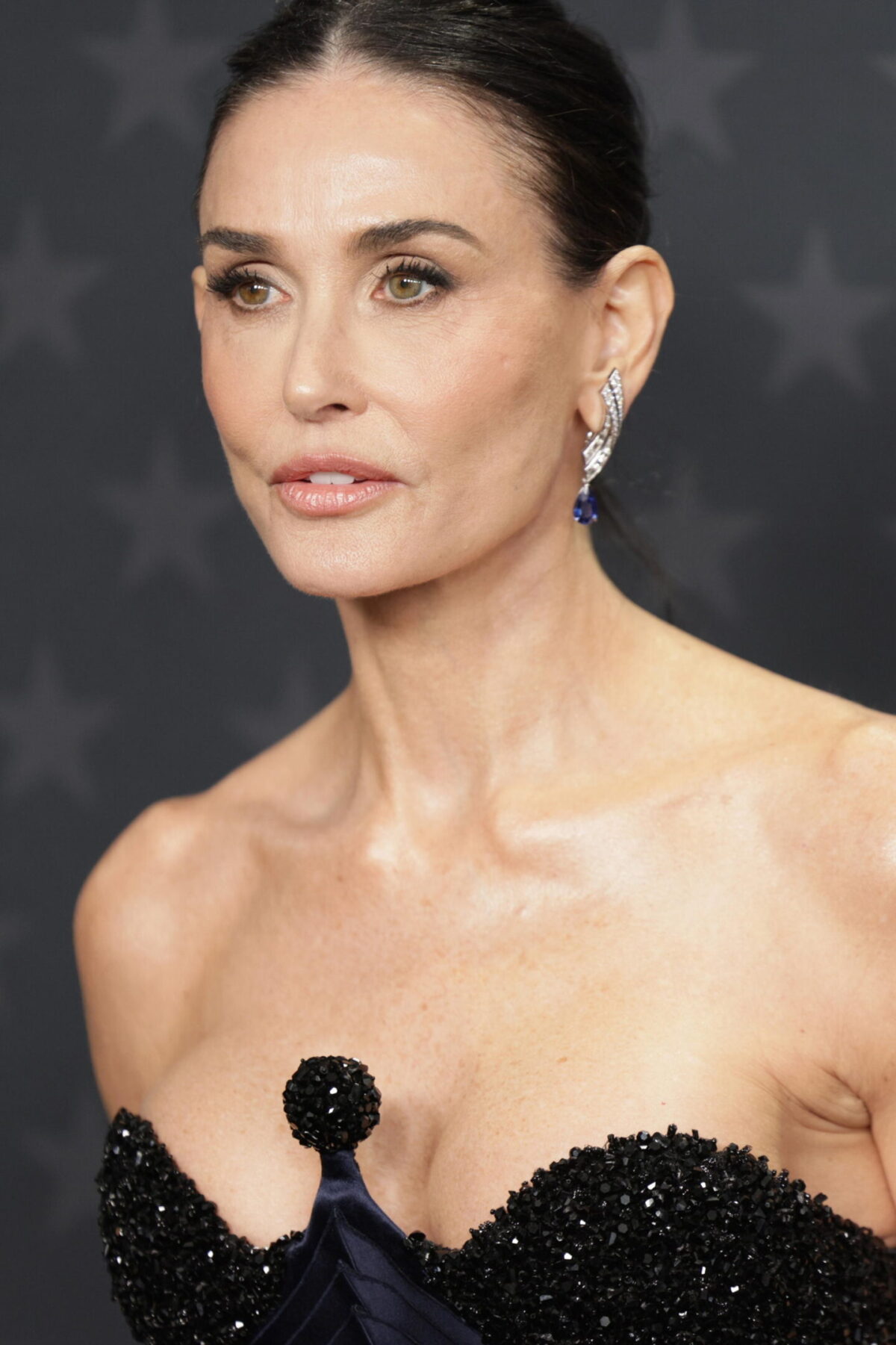 Demi Moore, la “donna più bella del mondo” non riesce a far pace col tempo che passa