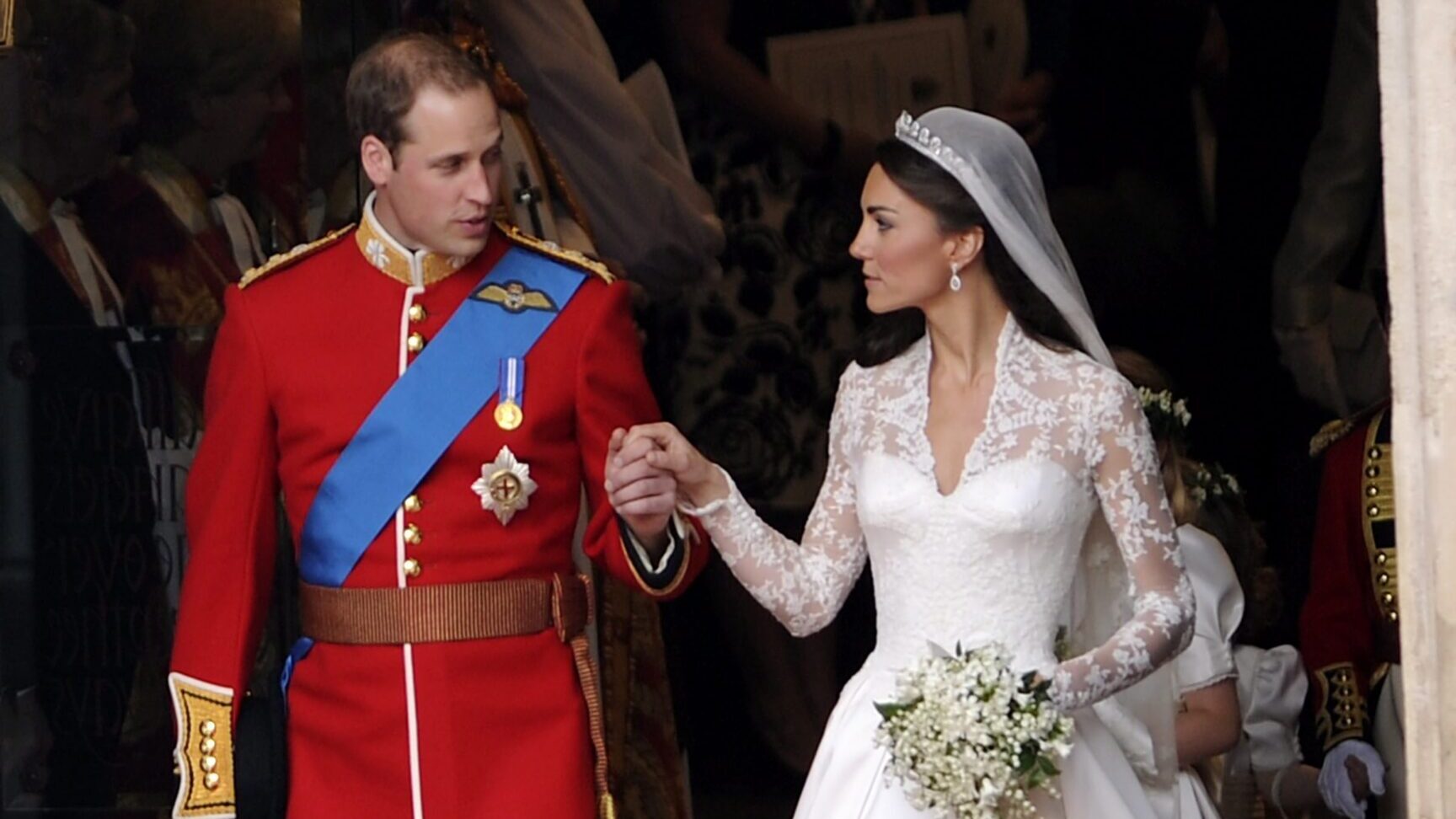 William e Kate, 14 anni di matrimonio: i dietro le quinte mai svelati e un viaggio a sorpresa William e Kate, 14 anni di matrimonio: i dietro le quinte mai svelati e un viaggio a sorpresa