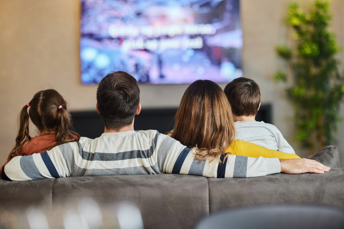 Pasqua 2025, cosa guardare in TV: film, speciali e appuntamenti da non perdere