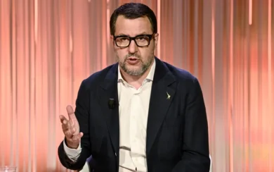 Il governo stoppa Salvini al Viminale. Ma lui insiste: «Parlerò con Meloni»