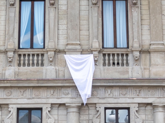 sala e il doppio standard su gaza e israele palazzo marino diventa campo di battaglia politico