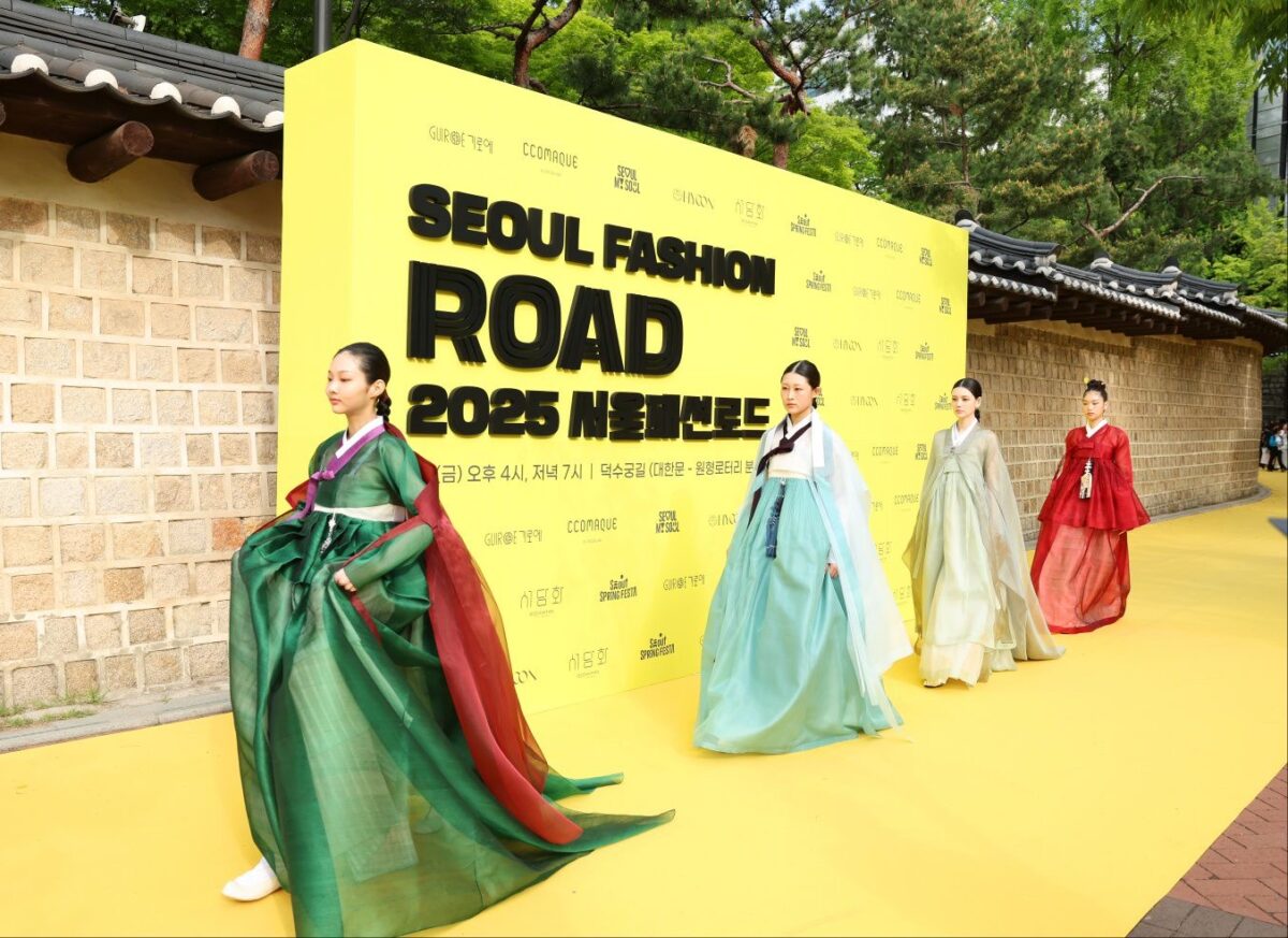 Dove il tempo si sfila: l’hanbok incontra il futuro a Deoksugung-gil