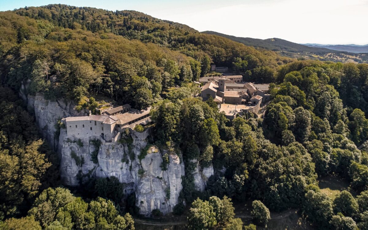 Cammini Aperti 2025: escursioni gratuite tra spiritualità e natura in Italia
