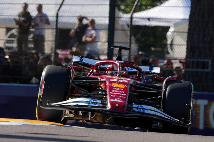 Il sabato nero delle Ferrari a Imola. Tutti migliorano tranne le Rosse Il sabato nero delle Ferrari a Imola. Tutti migliorano tranne le Rosse