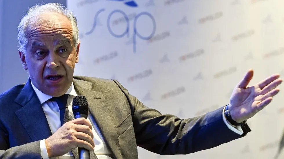 La sinistra attacca Piantedosi e non i teppisti La sinistra attacca Piantedosi e non i teppisti