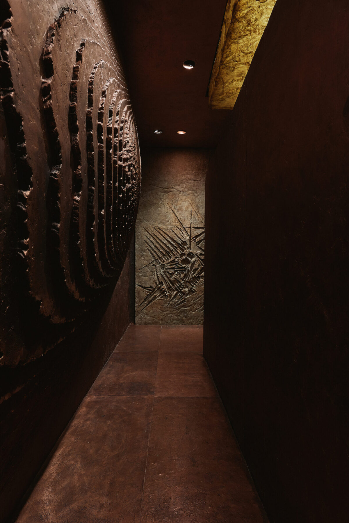 Il Labirinto di Arnaldo Pomodoro a Milano: un viaggio onirico tra mito, arte e storia sotterranea