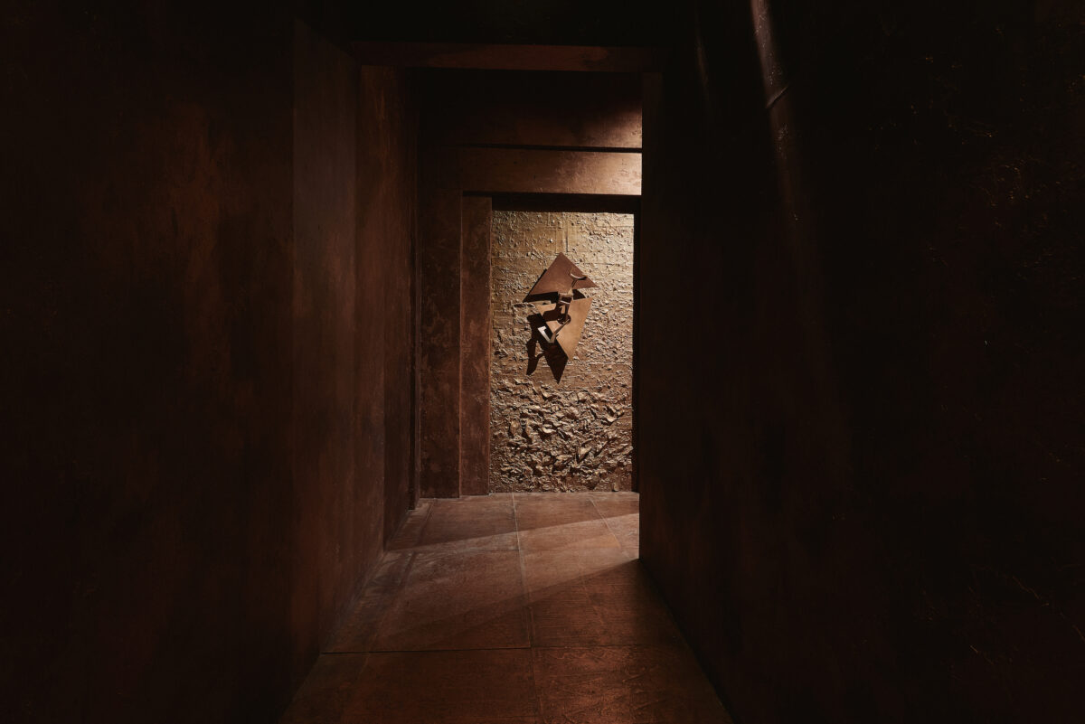 Il Labirinto di Arnaldo Pomodoro a Milano: un viaggio onirico tra mito, arte e storia sotterranea