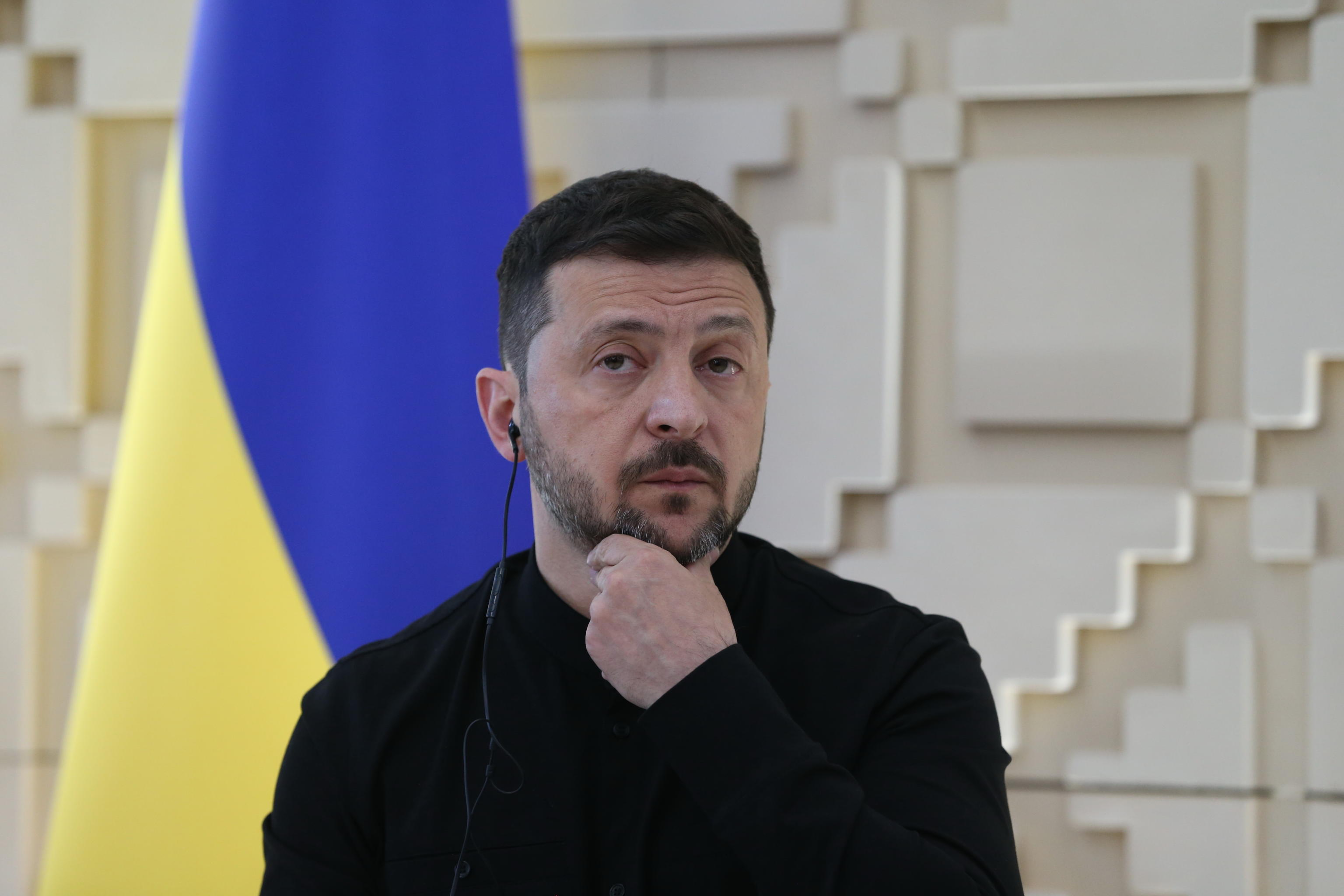 Zelensky attacca Mosca: “Farsa diplomatica” al vertice di Istanbul Zelensky attacca Mosca: “Farsa diplomatica” al vertice di Istanbul