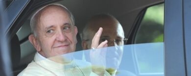 La vigna sradicata: Bergoglio ha trasformato il vino in accoglienza