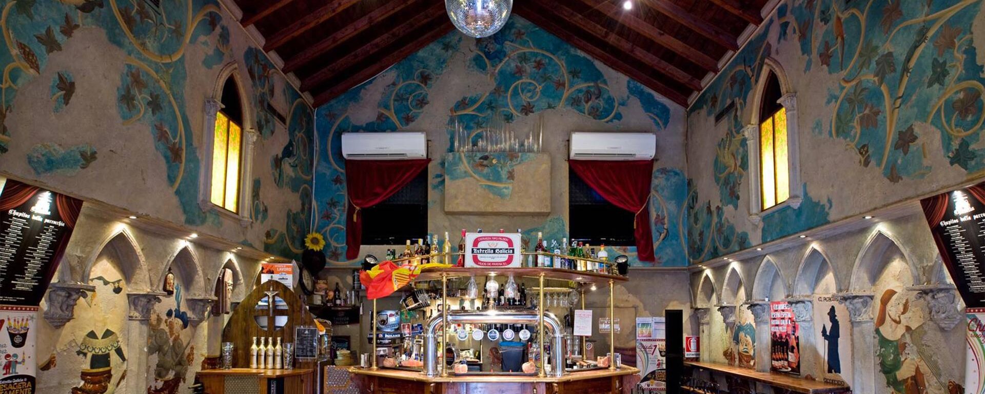 Chiese in vendita e riconvertite: il declino della spiritualità trasforma i luoghi sacri in hotel, pub e case di lusso Chiese in vendita e riconvertite: il declino della spiritualità trasforma i luoghi sacri in hotel, pub e case di lusso