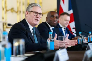 Brexit, esplode la polemica: Starmer accusato di aver ceduto all’UE