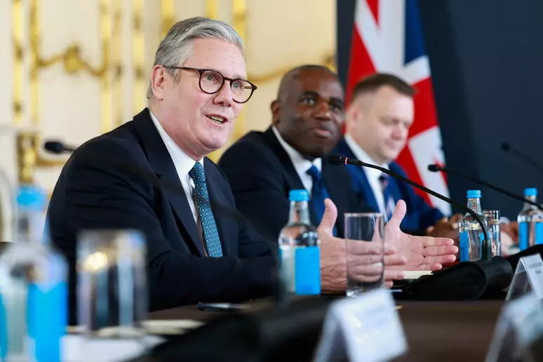 Brexit, esplode la polemica: Starmer accusato di aver ceduto all’UE Brexit, esplode la polemica: Starmer accusato di aver ceduto all’UE