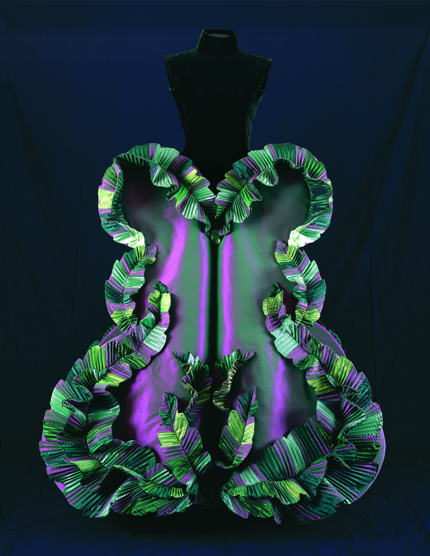 Roberto Capucci, i suoi abiti-scultura in mostra a Villa Pisani