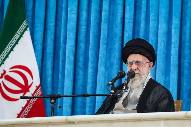 Israele Iran, Khamenei minaccia: «La battaglia ha inizio». Sfida a Trump e Netanyahu Israele Iran, Khamenei minaccia: «La battaglia ha inizio». Sfida a Trump e Netanyahu
