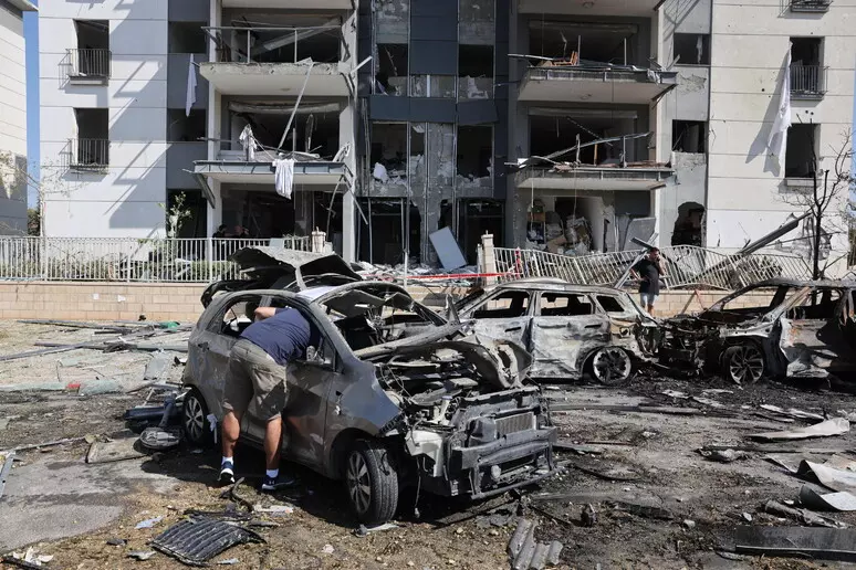 Israele Iran, Teheran chiude ai negoziati finché proseguono gli attacchi Israele Iran, Teheran chiude ai negoziati finché proseguono gli attacchi