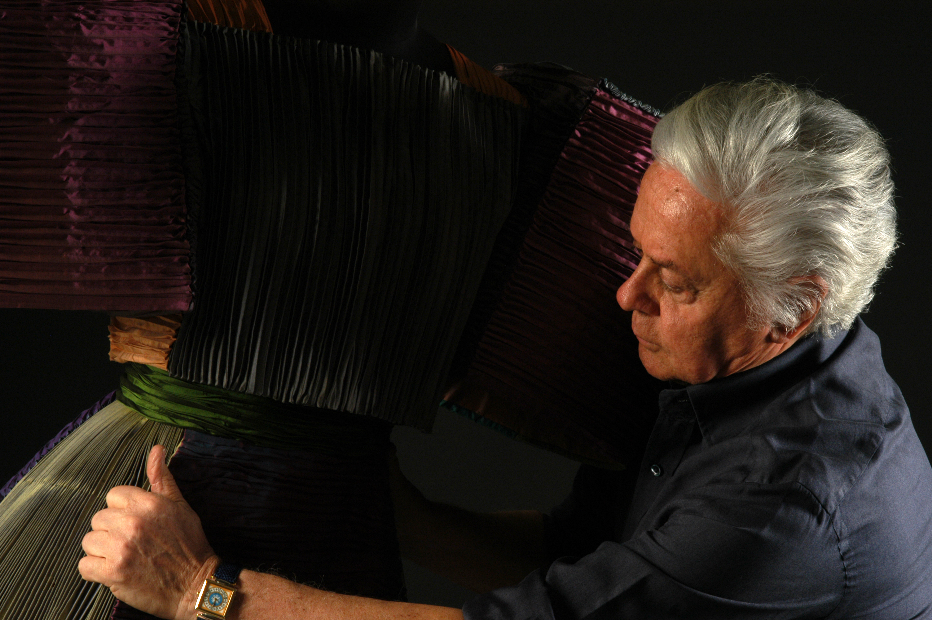 Roberto Capucci, i suoi abiti-scultura in mostra a Villa Pisani