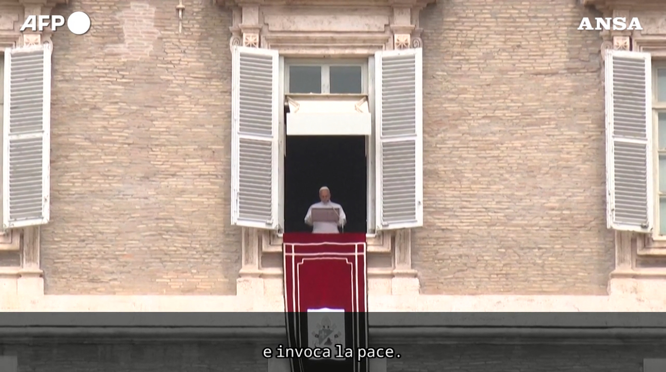 Il Papa all’Angelus: “Fermare la tragedia della guerra prima che sia troppo tardi” Il Papa all’Angelus: “Fermare la tragedia della guerra prima che sia troppo tardi”