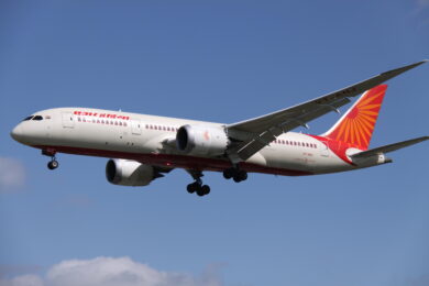 Aereo passeggeri precipita in India con 242 persone a bordo