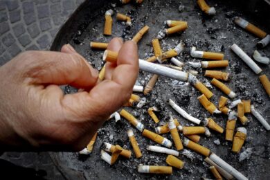 Stangata europea sul tabacco: in arrivo aumenti record per le sigarette (anche elettroniche)