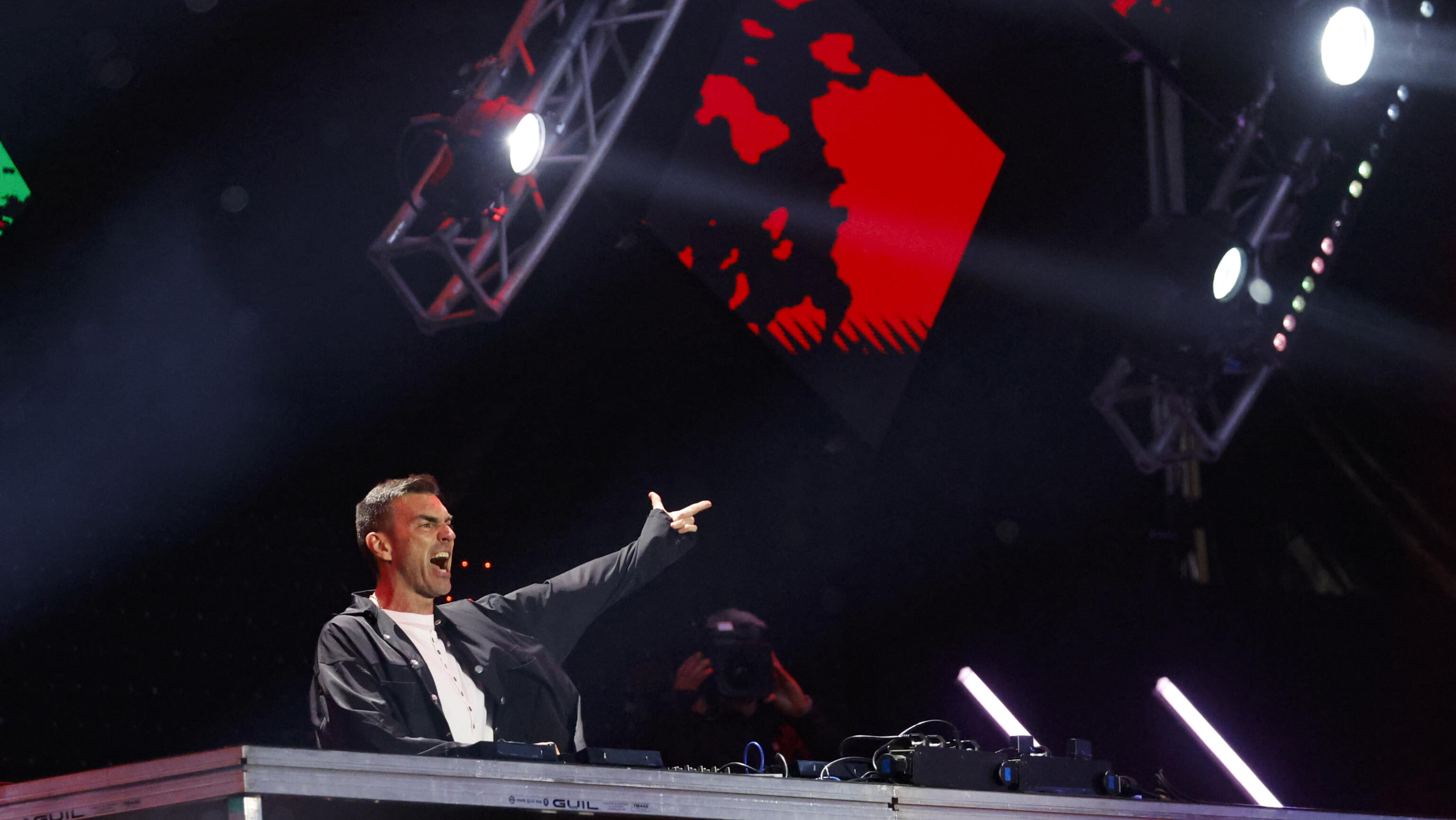 Gabry Ponte: festa dance per 55 mila fan a San Siro Gabry Ponte: festa dance per 55 mila fan a San Siro