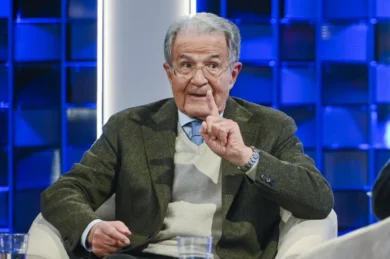 Prodi afflitto per l’Ue: il padre dell’unanimità ora vuole rottamarla con un referendum